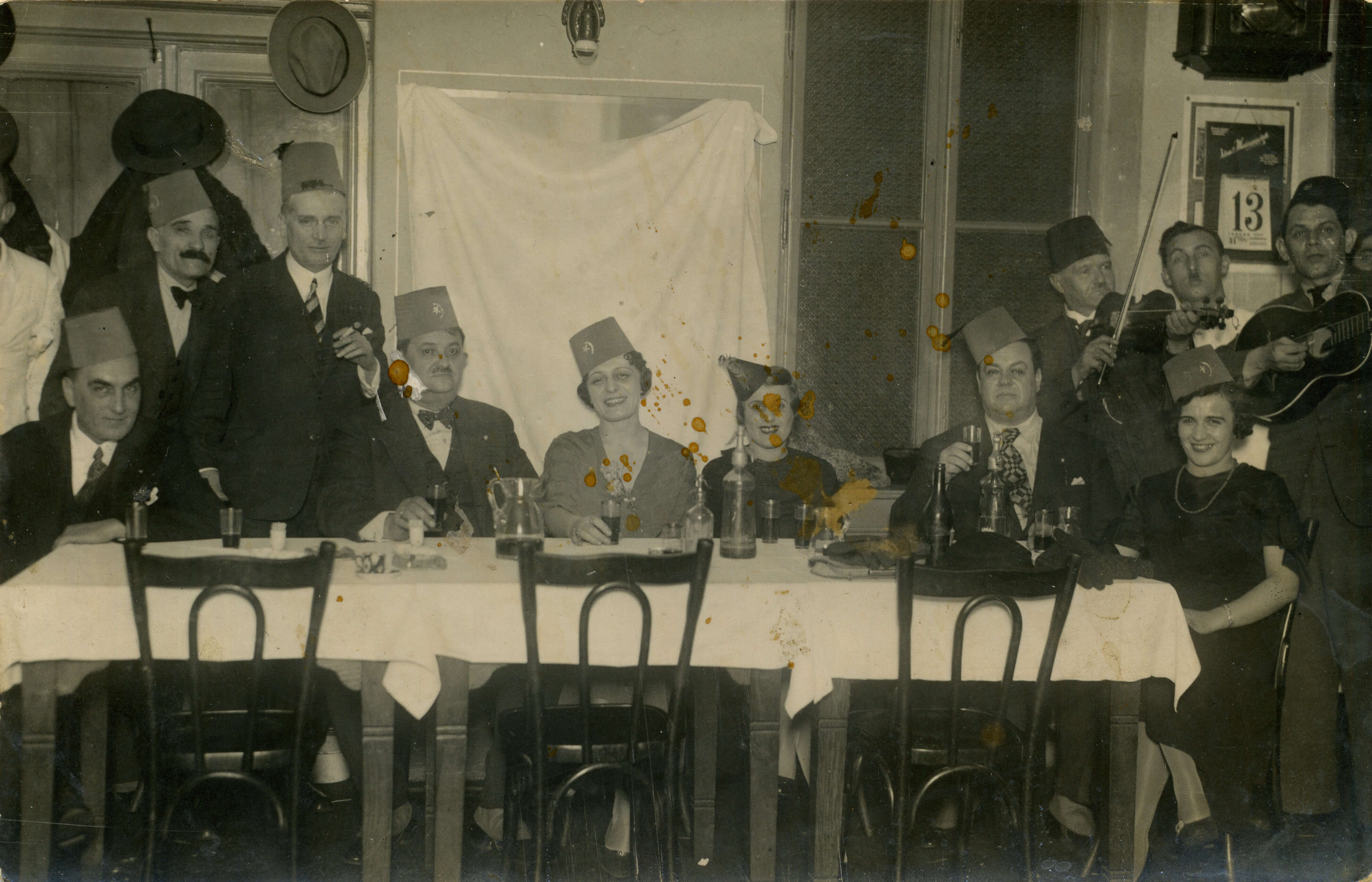 Music Society “Suz” in a tavern (Petrović playing the violin) (SASA Archive, 14197/1)