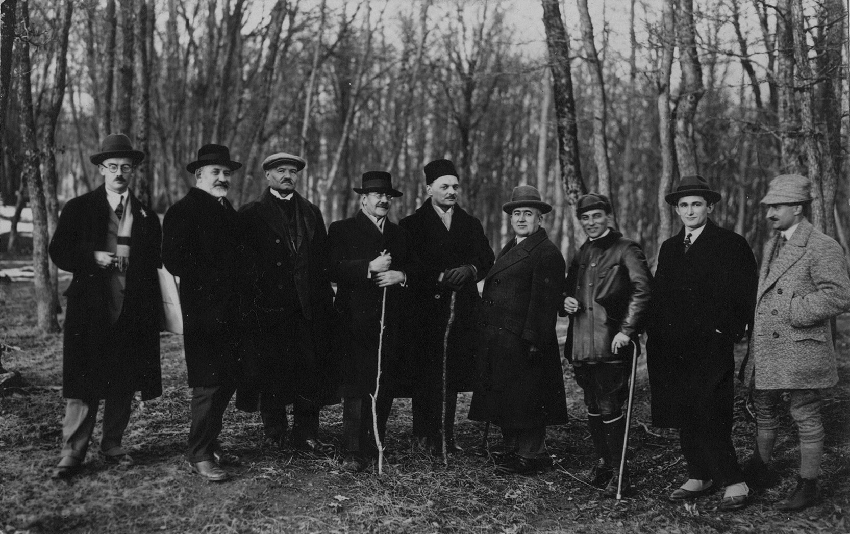 The expedition of Belgrade astronomers and mathematicians to Fruška Gora in order to choose the site for building of a new observatory. Left to right: R. Kašanin, J. Mihailović, M. Petrović, P. Popović, A. Bilimović, M. Milanković, V. Mišković, V. Mišković, V. Gračanin and the guide (SASA Archive, 14188/7)